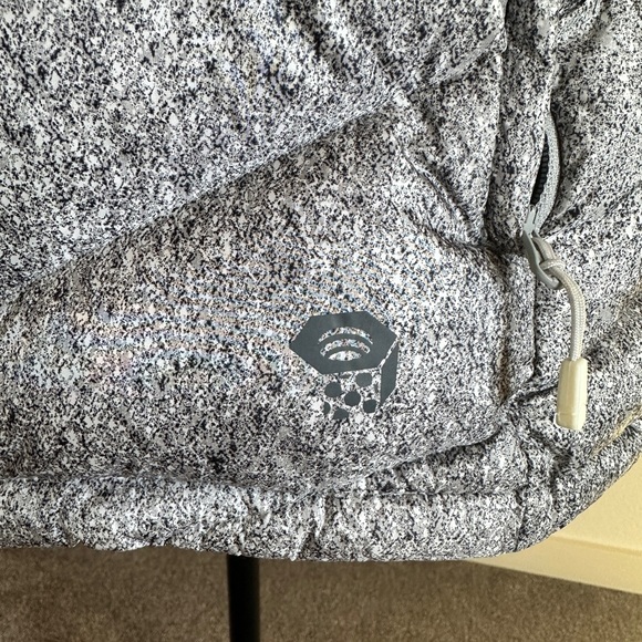 Women’s Mountain Hardware Q shield 650 down quilted puffer vest. Gray size large - Picture 5 of 12